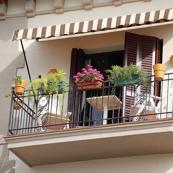Markiza balkonowa w paski